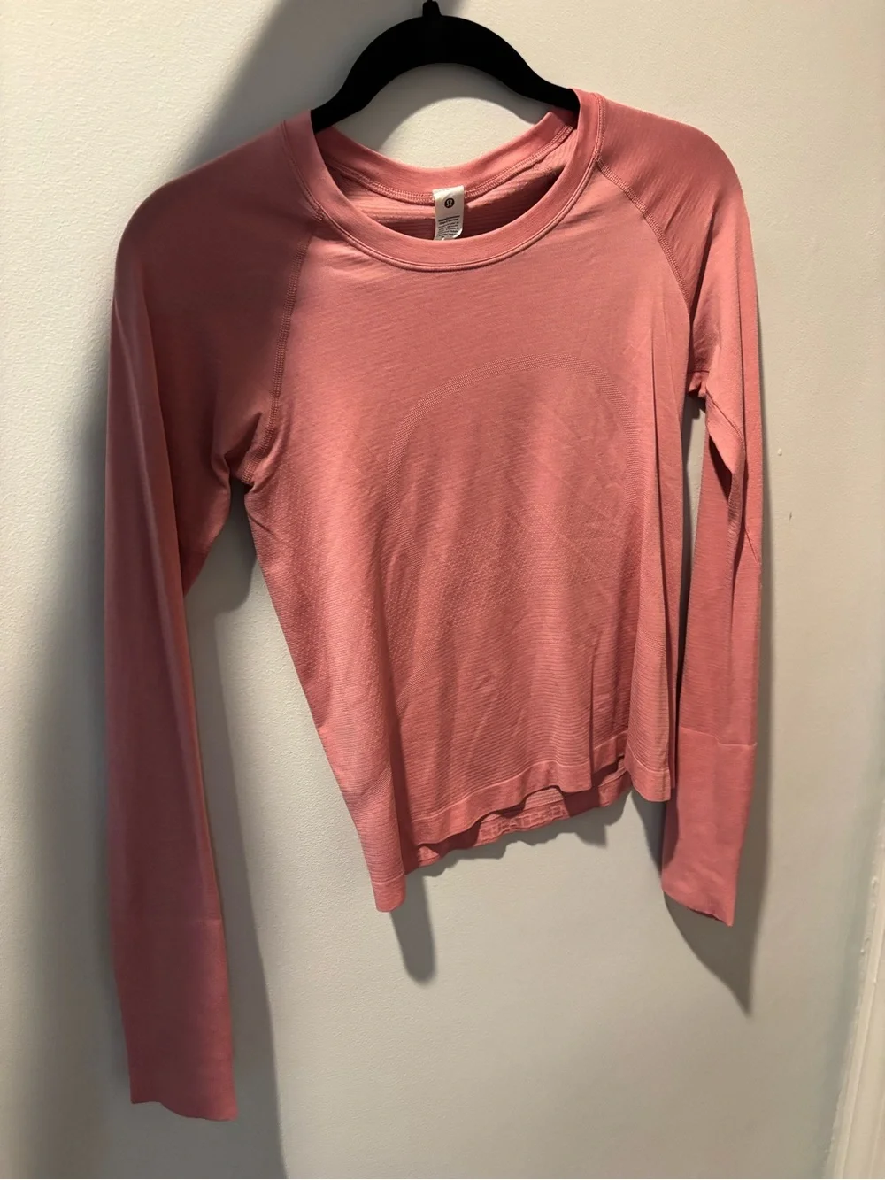 Lululemon Women’s Pink Athletic Long Sleeve